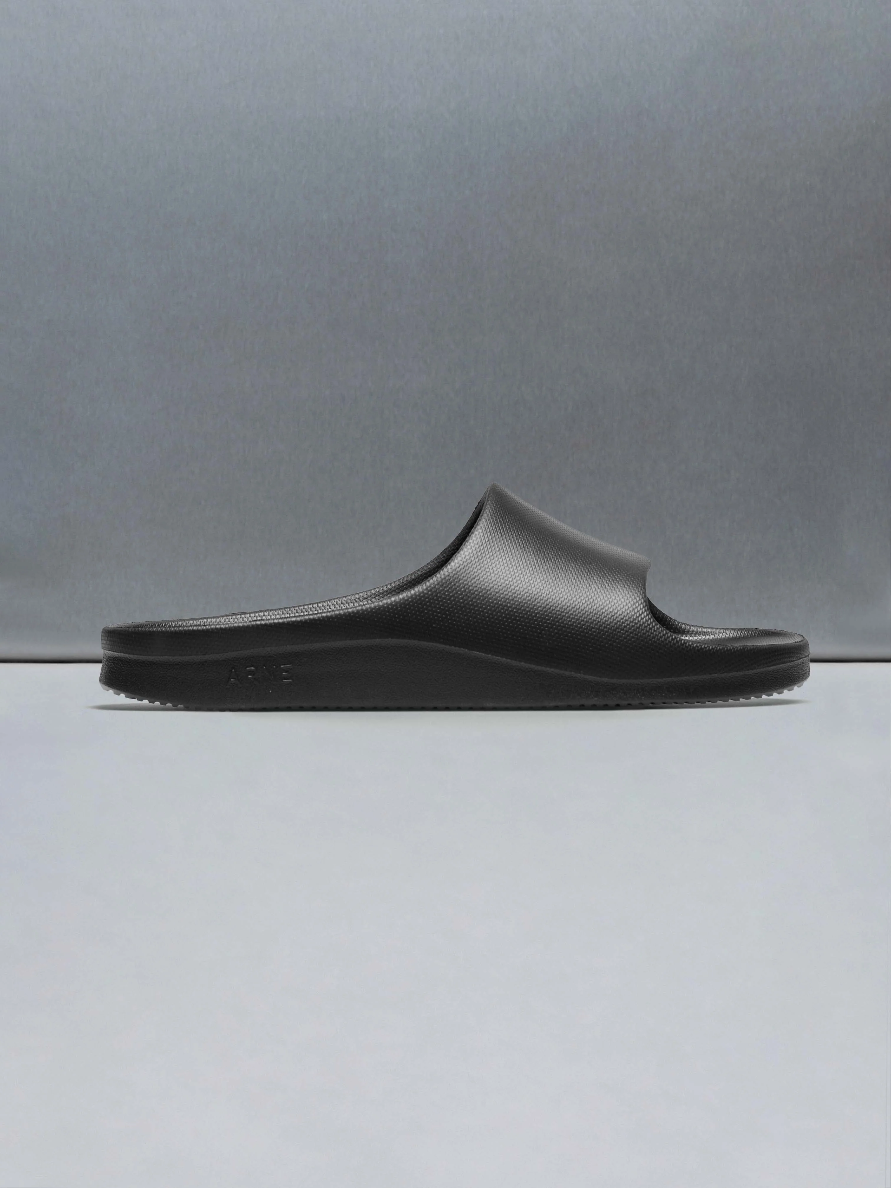 Active Slide in Black
