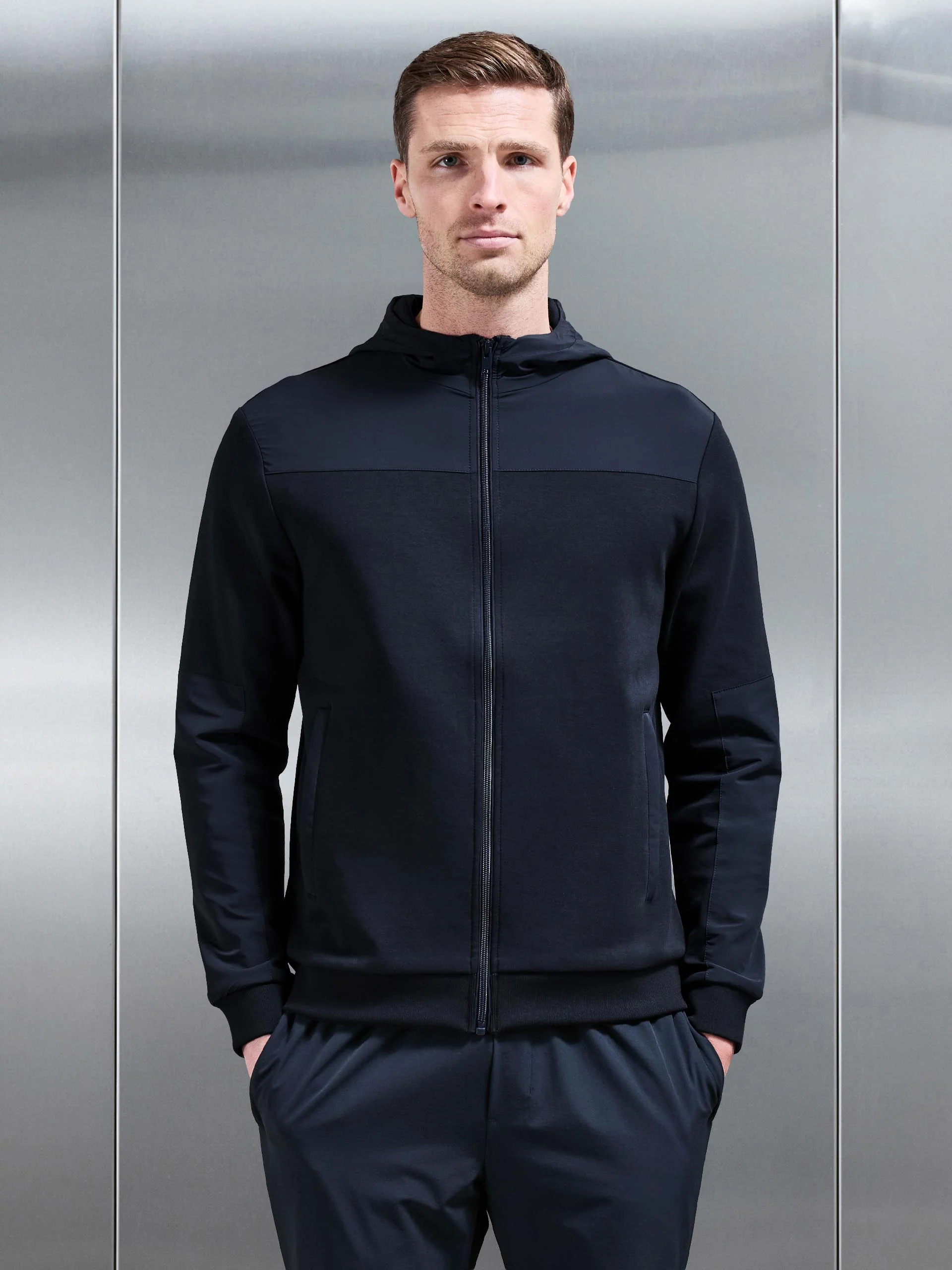 Apex Hybrid Jersey Windbreaker in Navy