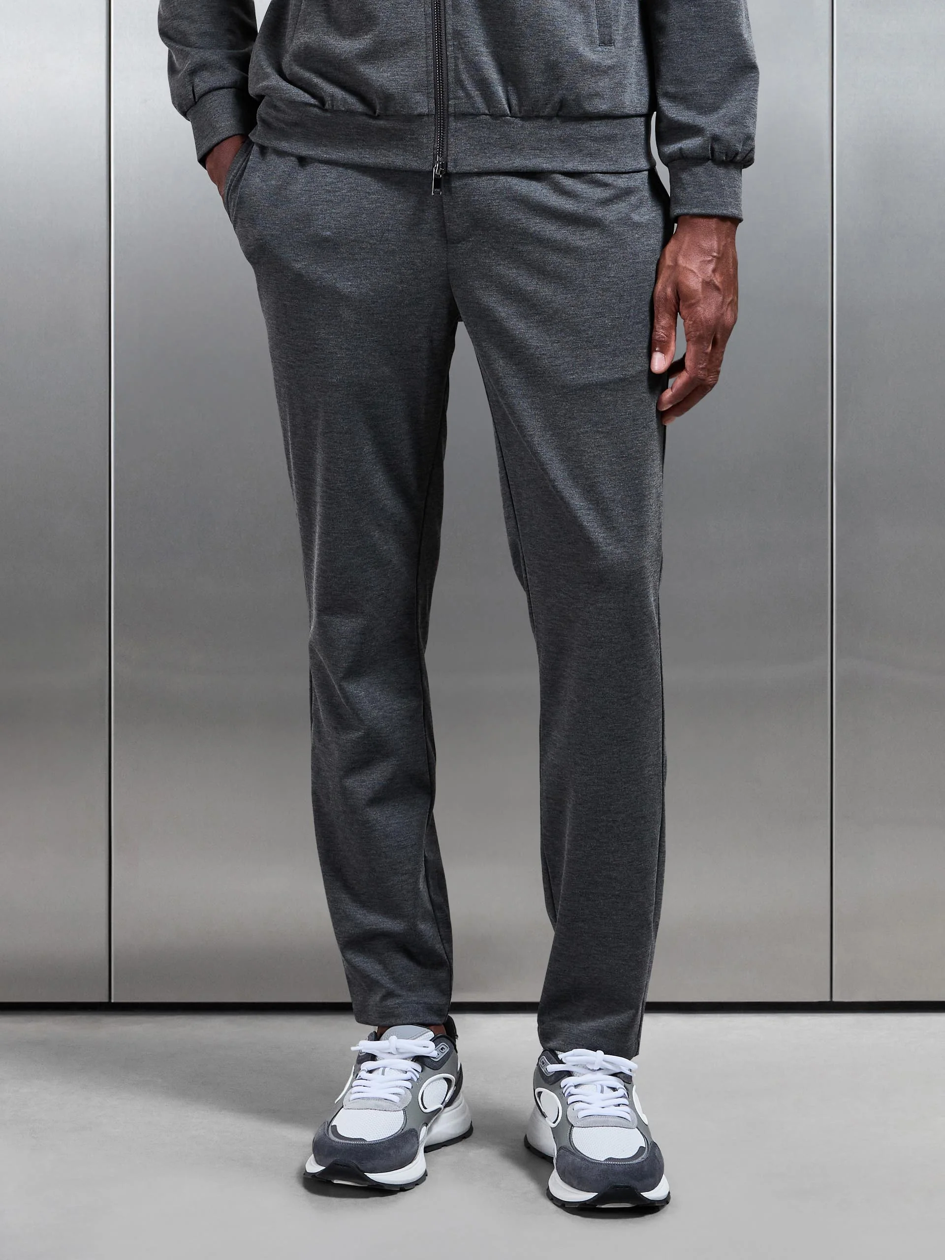 Athleisure Jogger in Dark Grey
