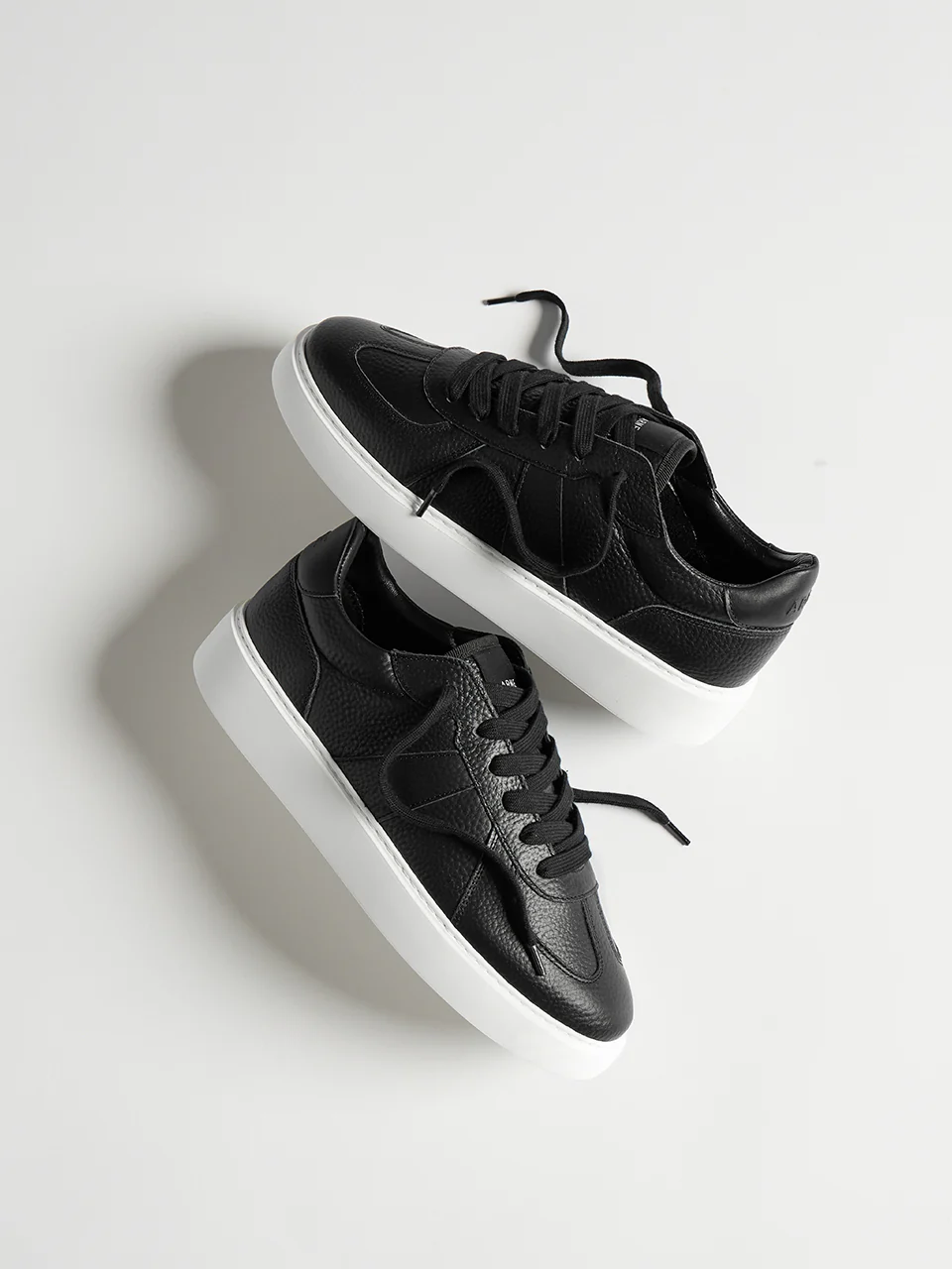 Classic Court Trainer in Black - Image 2