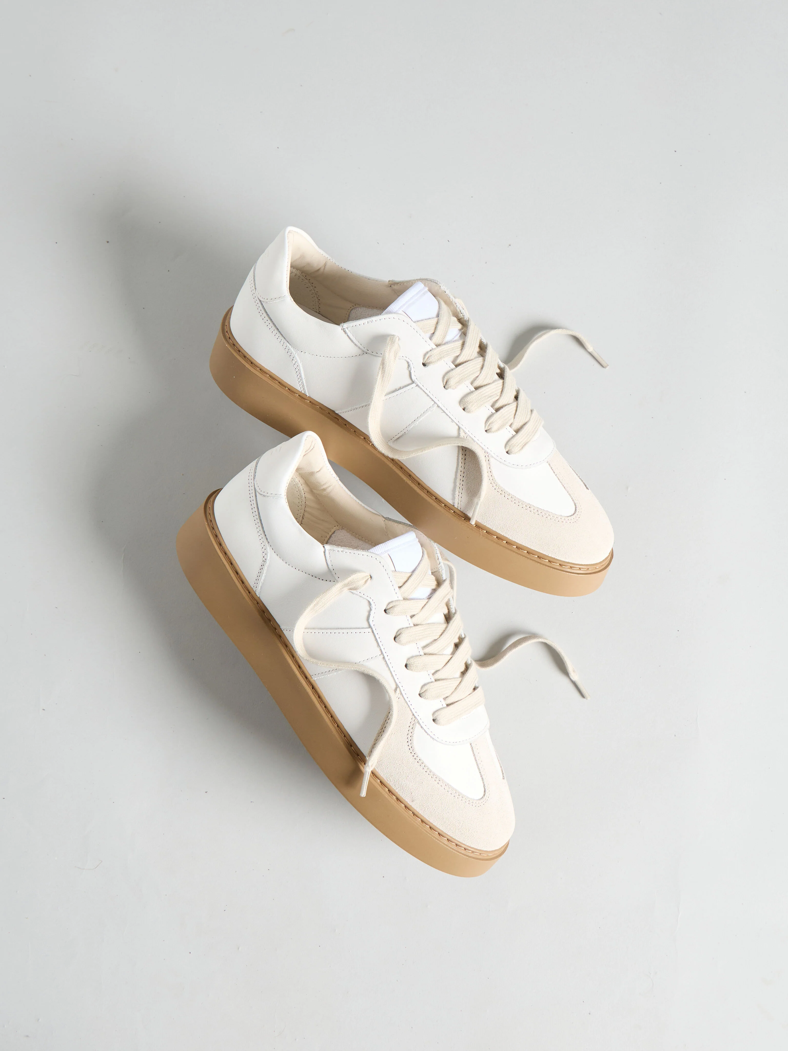 Classic Court Trainer in White Gum - Image 2