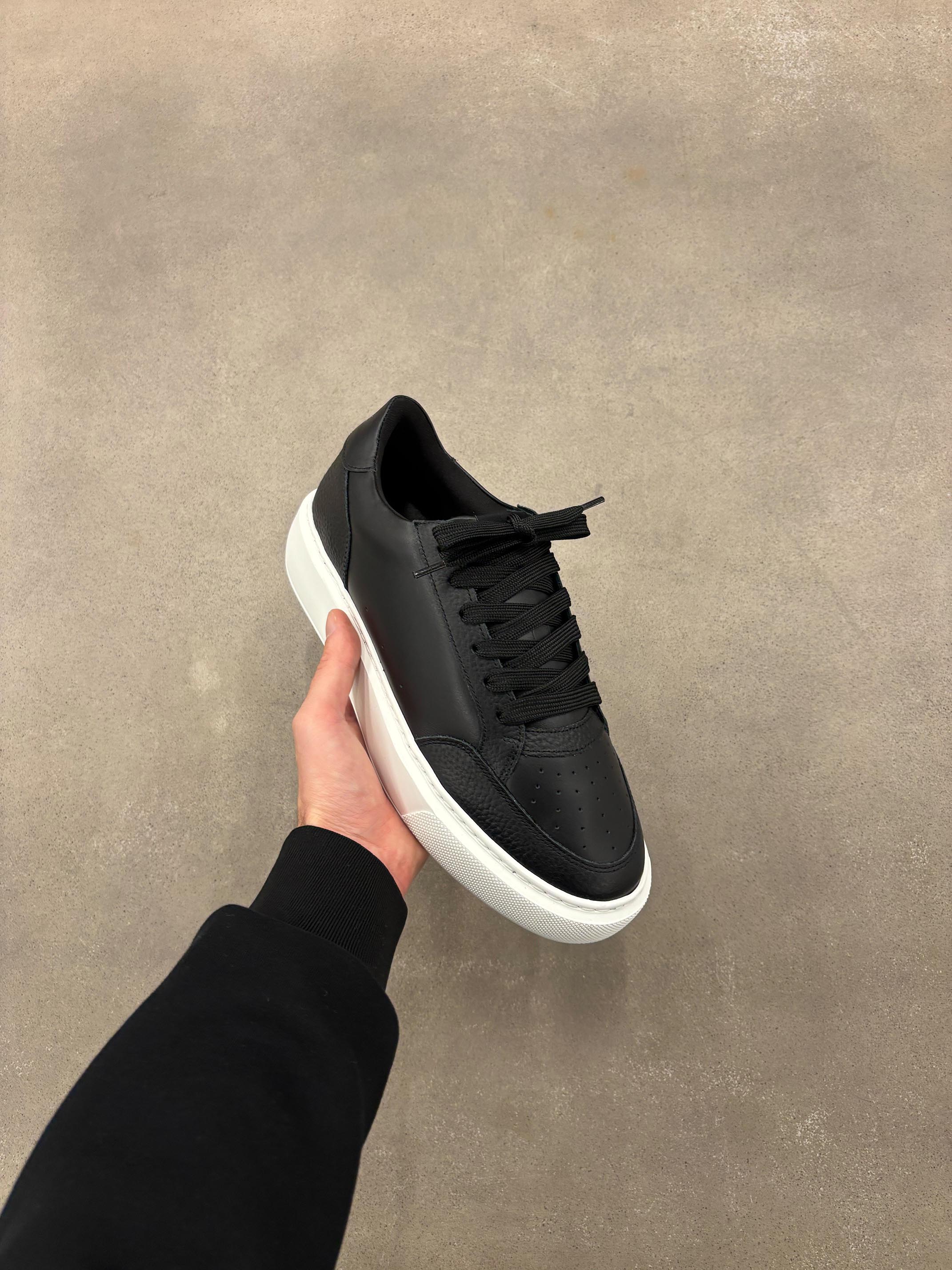 Court Trainer 2.0 in Black White - Image 5