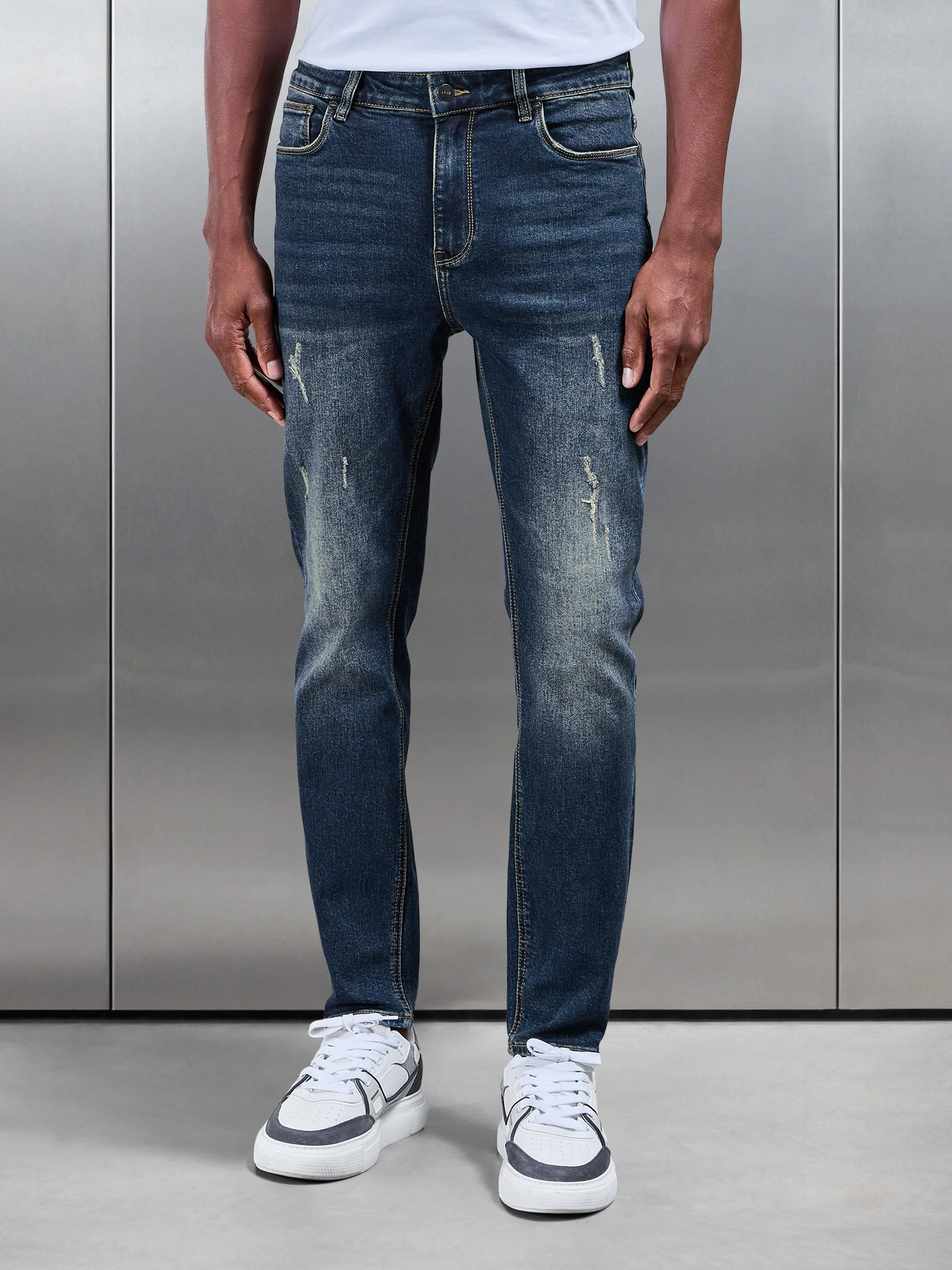 Distressed Denim Jeans in Vintage Blue