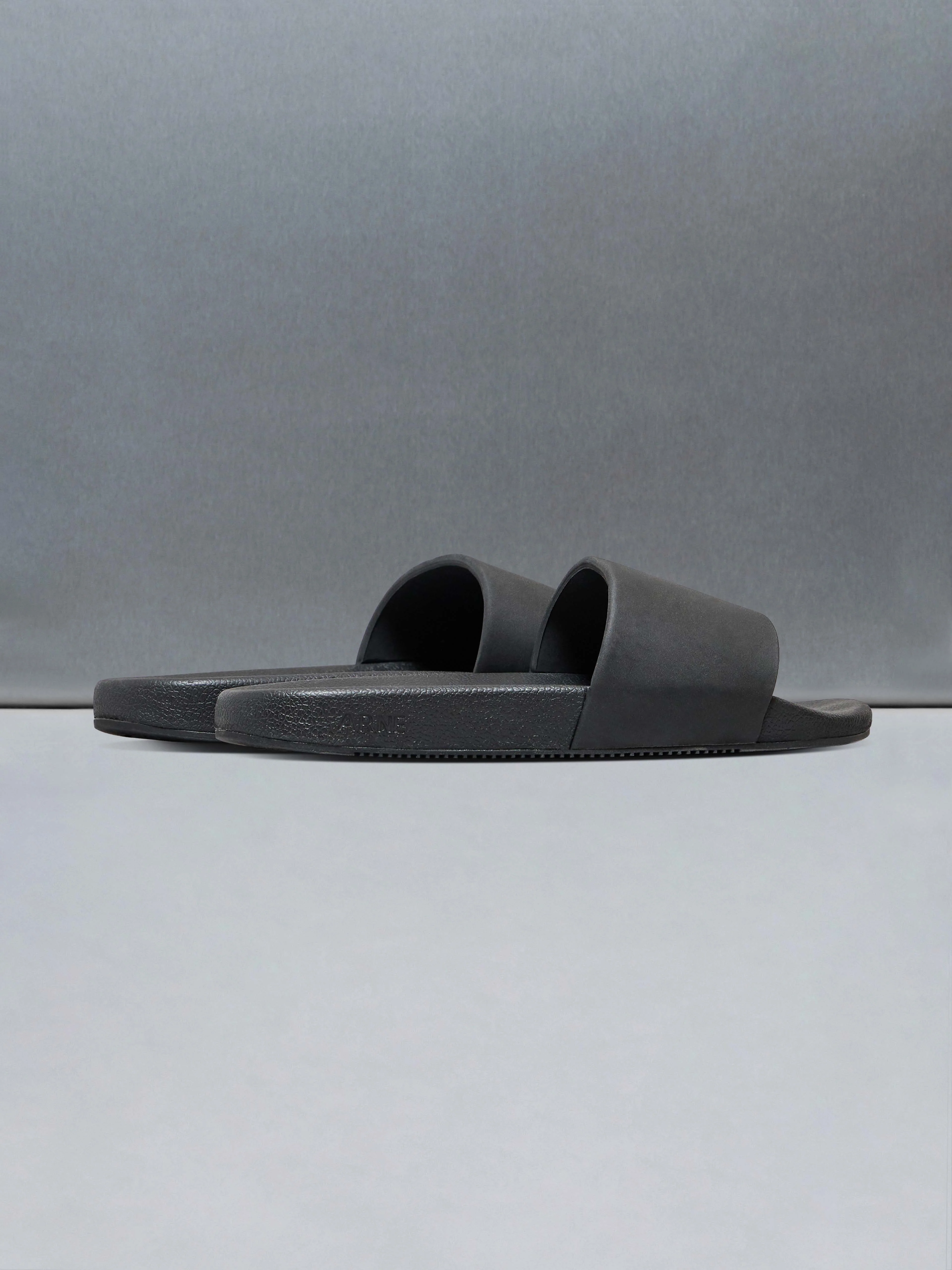 Essential Slides in Black - Image 3