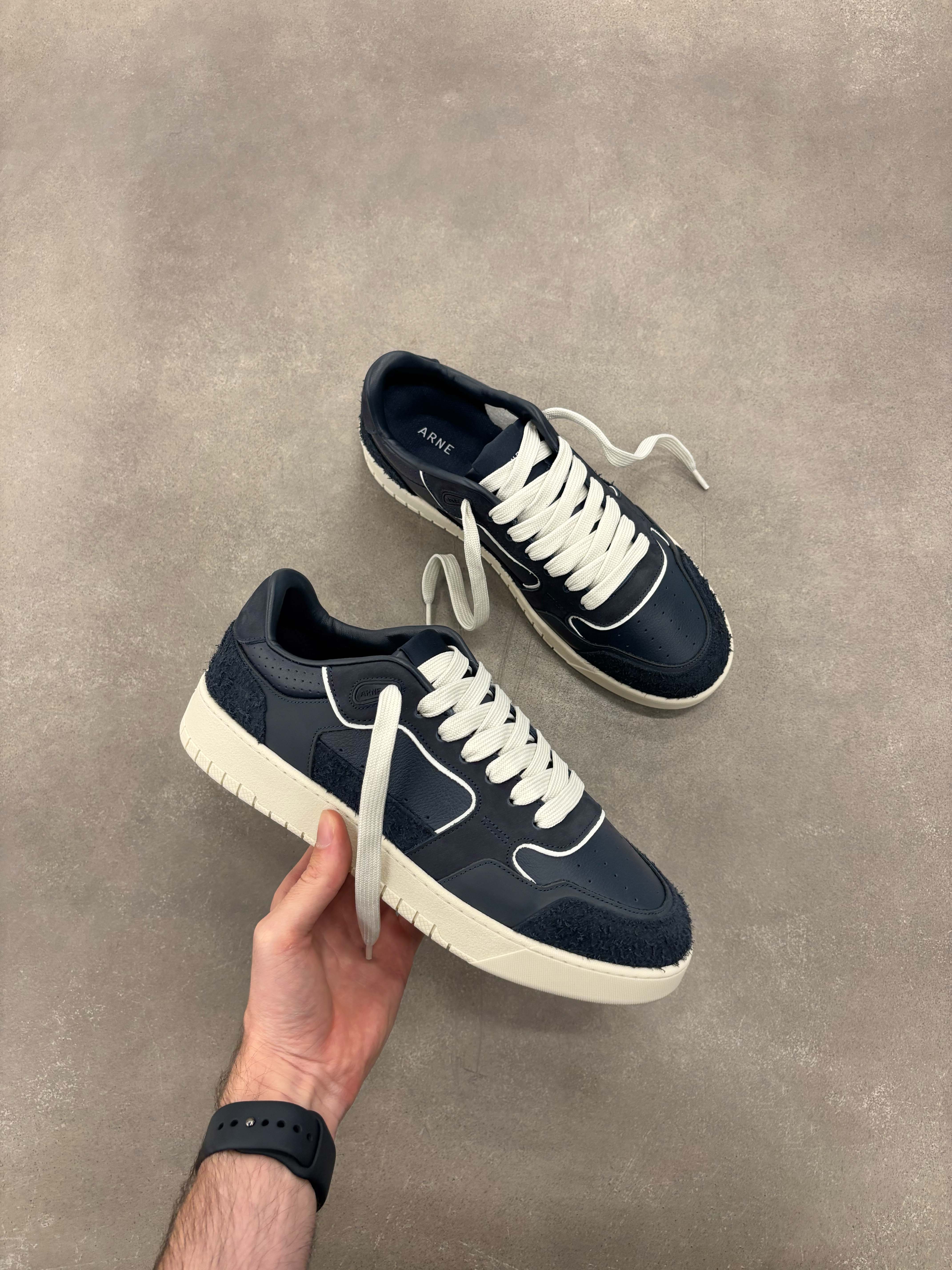 Hoop Trainer in Navy Beige - Image 6
