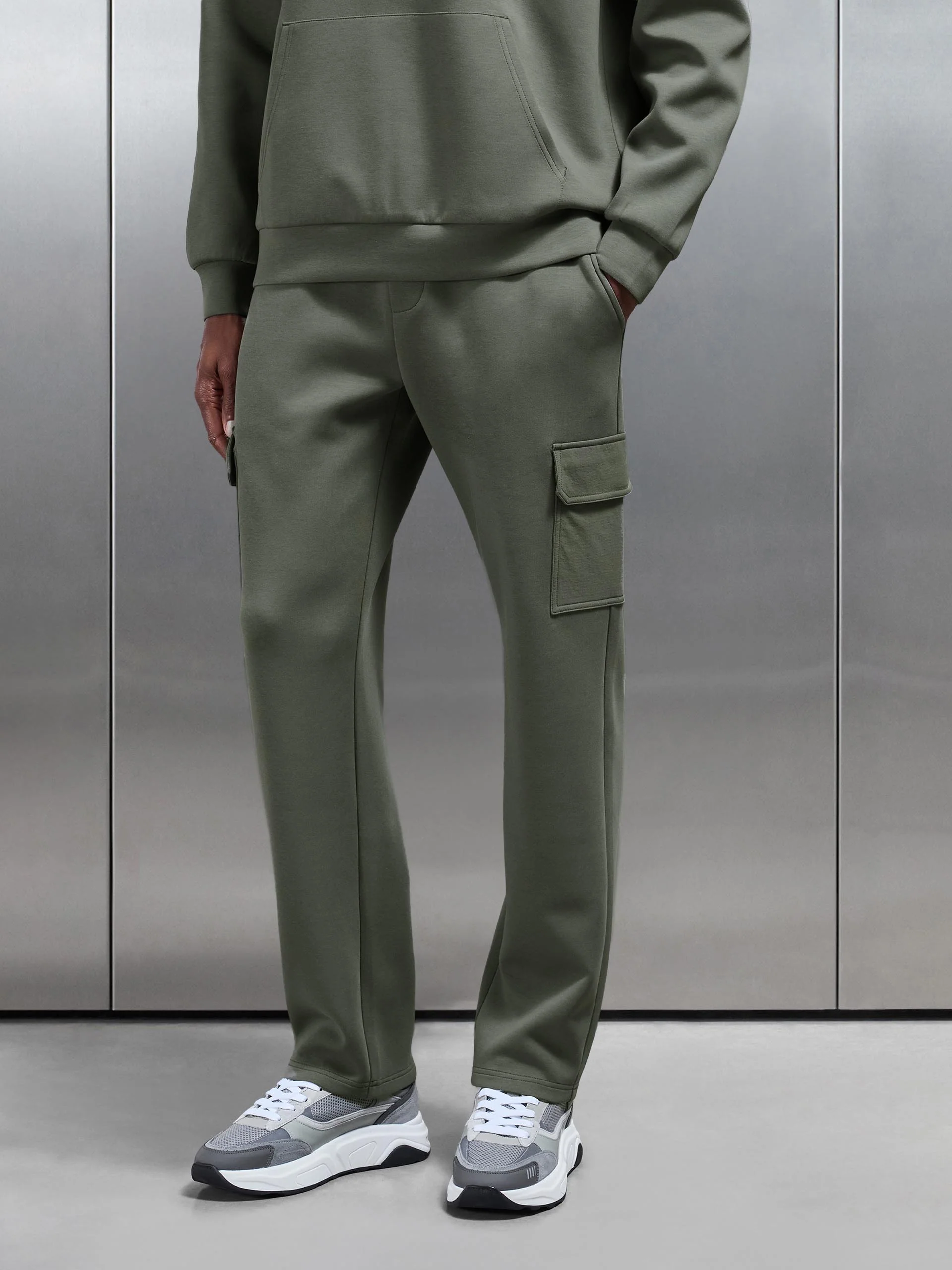 Hybrid Cargo Jogger in Olive