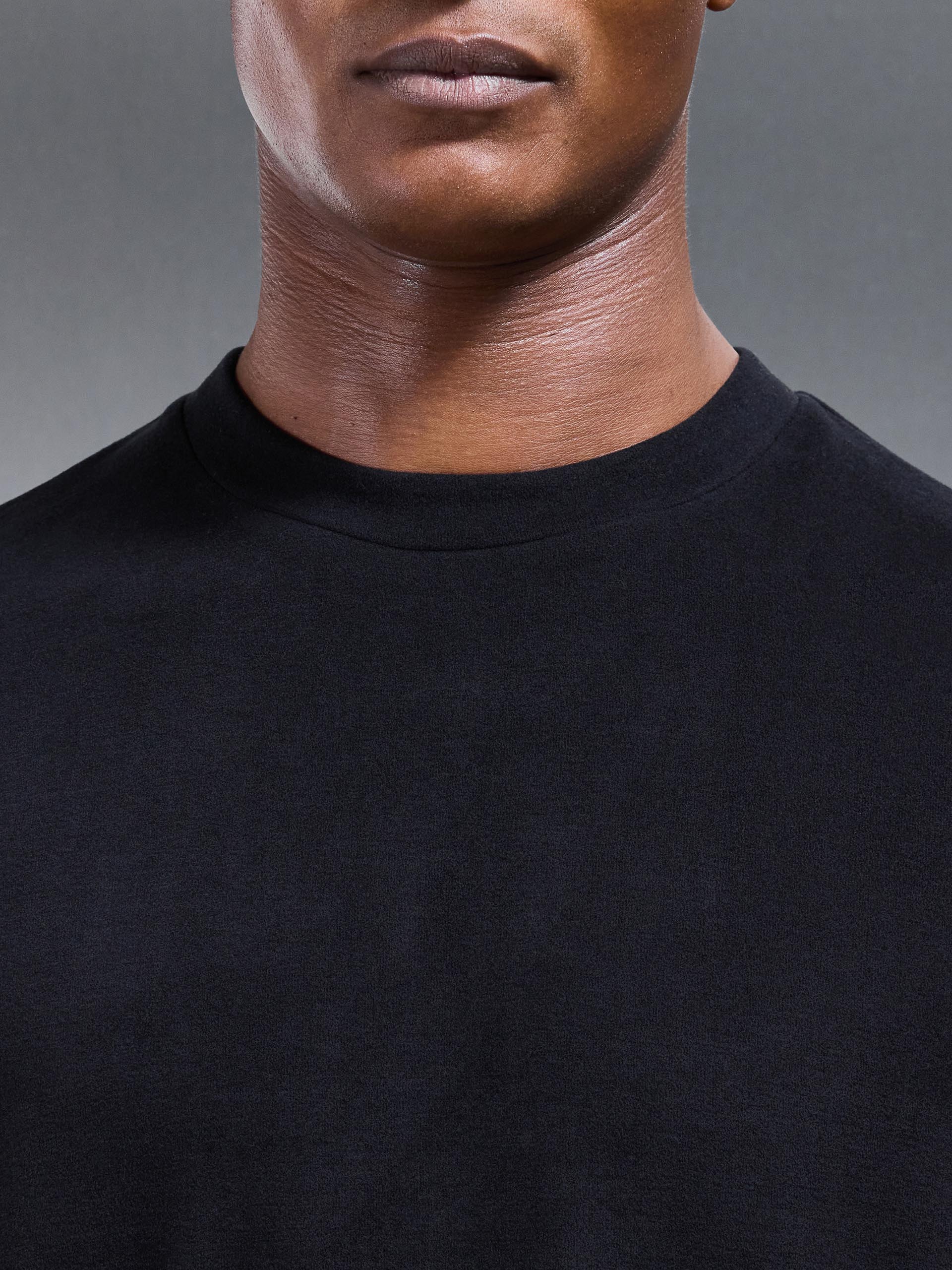 Knitted Textured Relaxed Fit T-Shirt in Black - Image 4