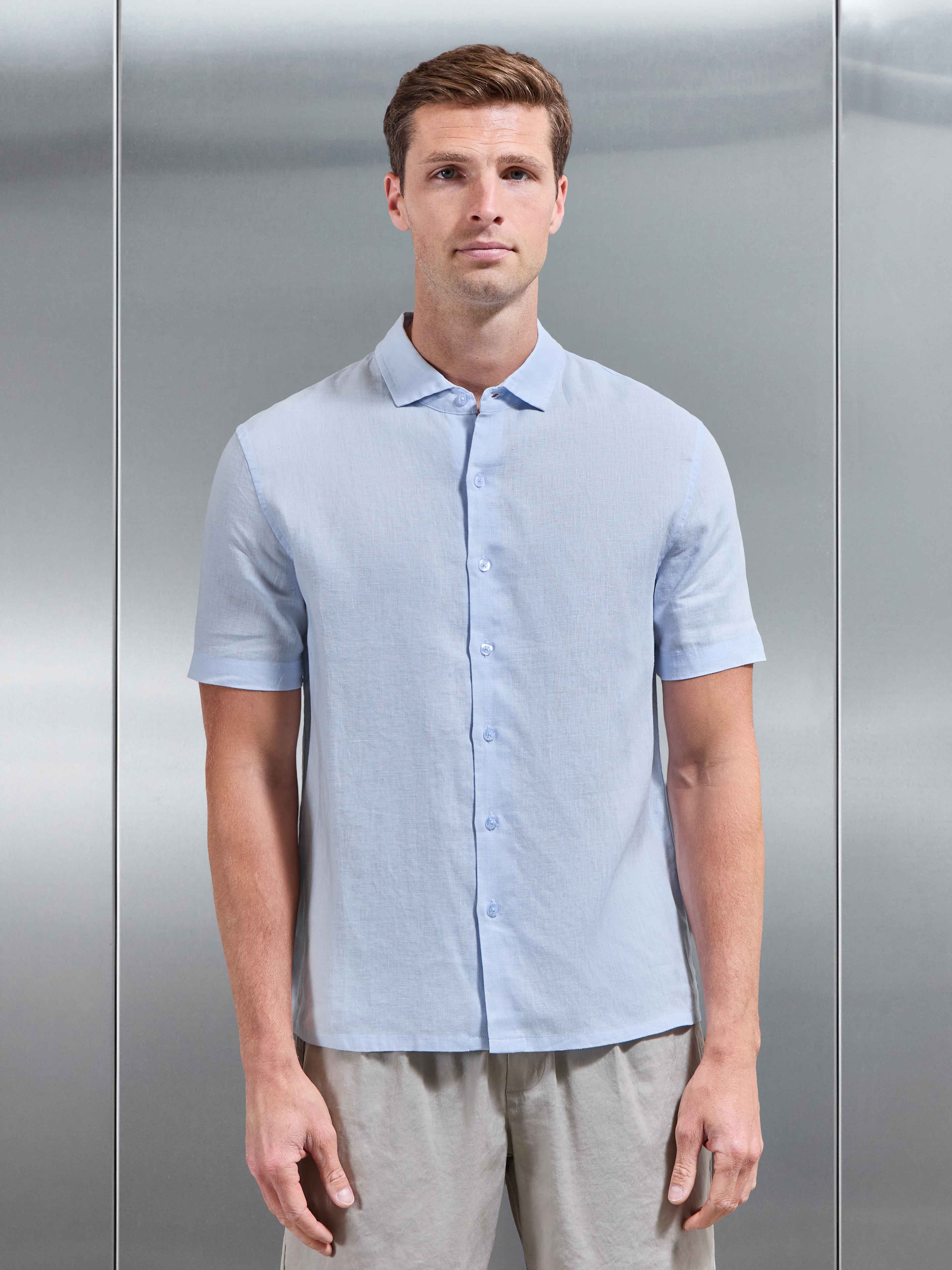 Linen Short Sleeve Cutaway Collar Shirt in Light Blue