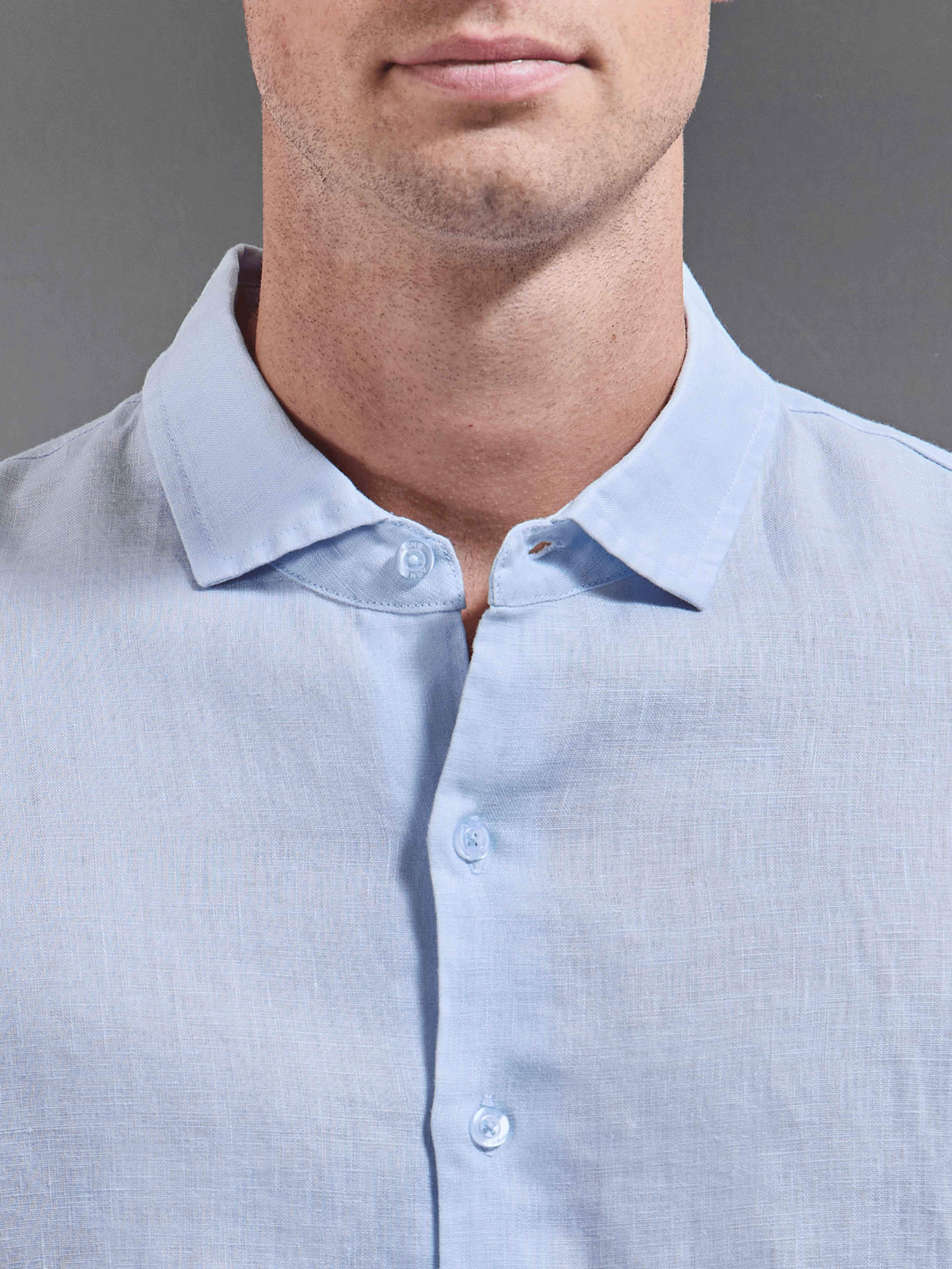 Linen Short Sleeve Cutaway Collar Shirt in Light Blue - Image 4