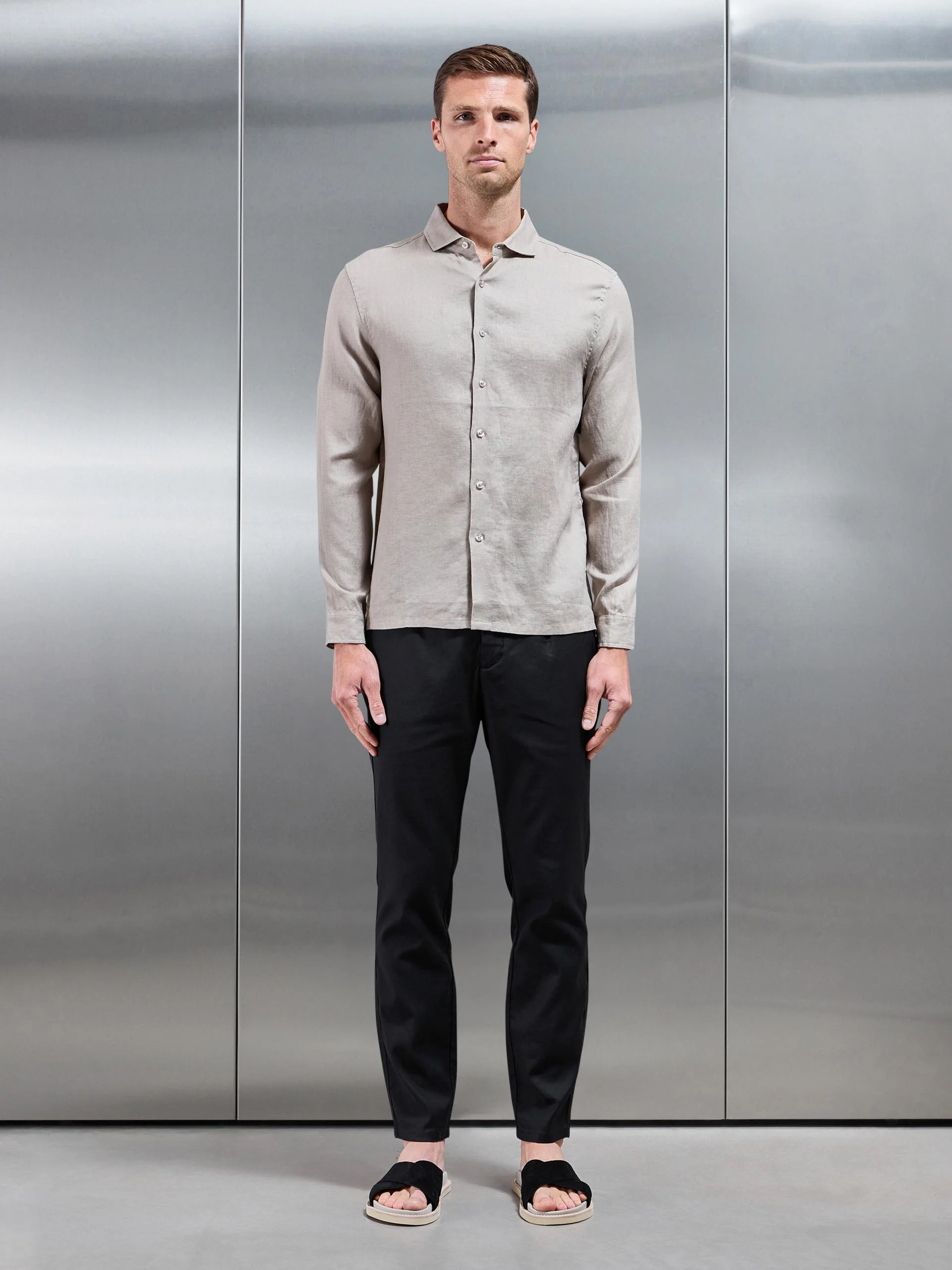 Linen Tailored Trouser in Black - Image 2