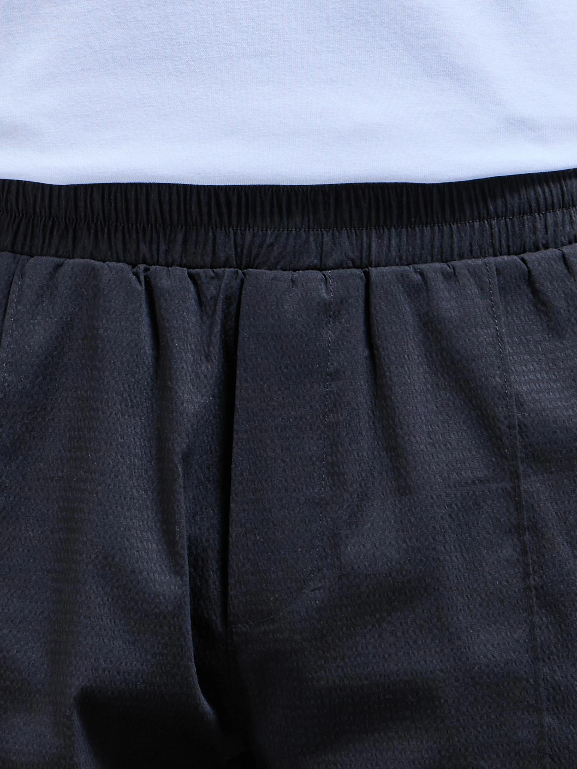Seersucker Short in Black - Image 4