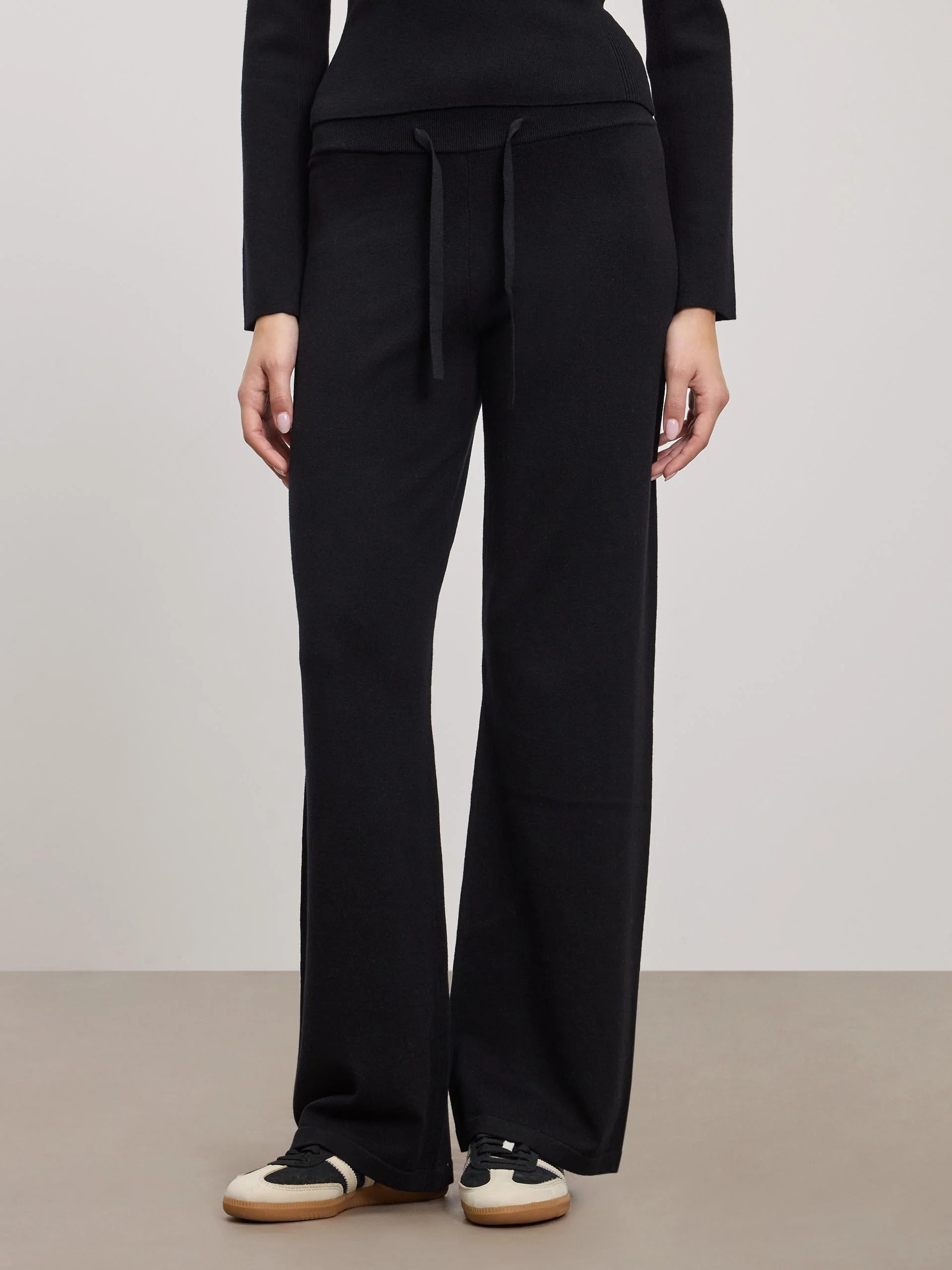 Womens Light Knit Straight Leg Jogger in Black