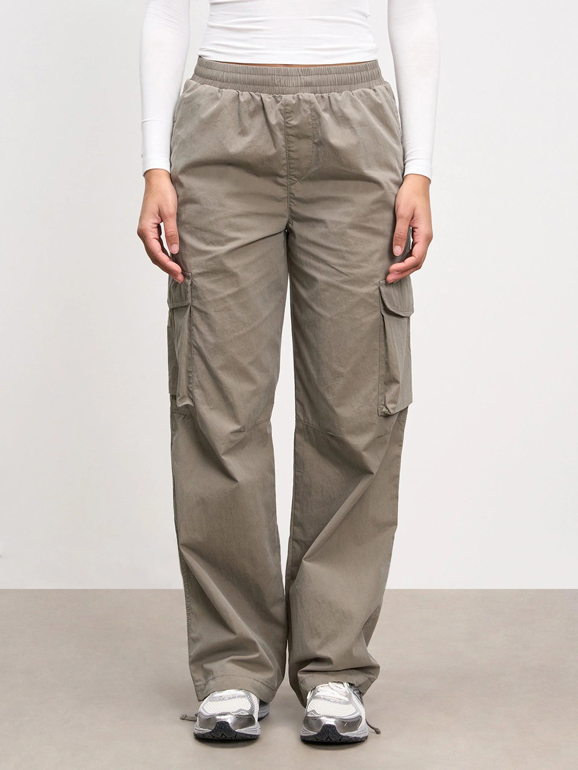 Womens Parachute Cargo Pant in Olive