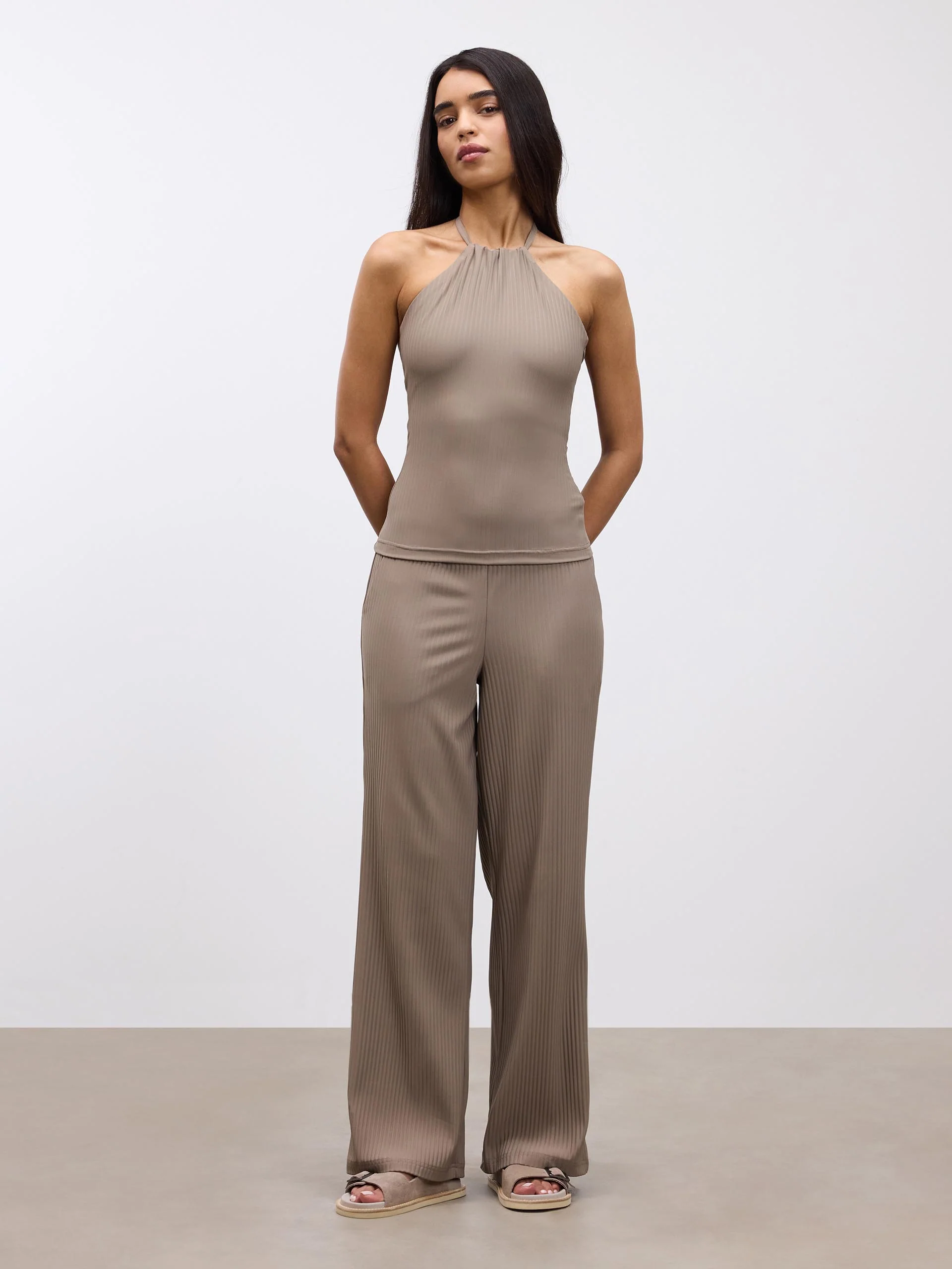 Womens Pleated Trouser in Taupe - Image 2