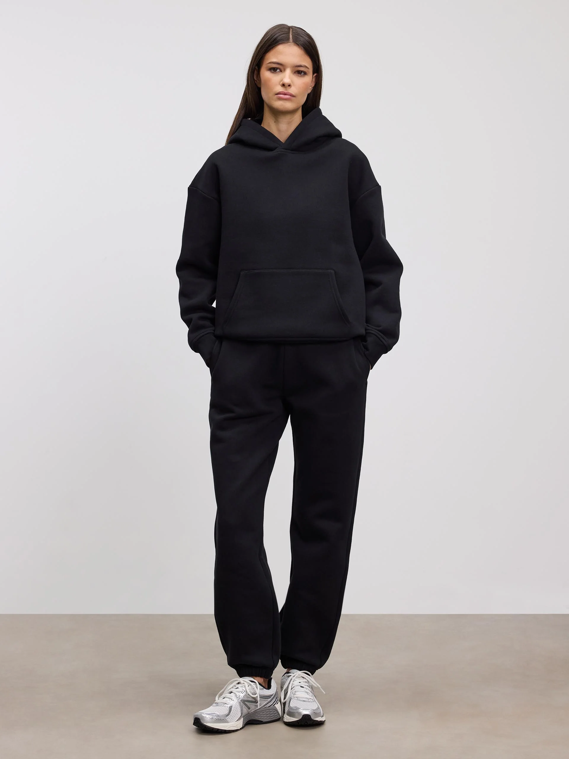 Womens Relaxed Cuffed Jogger in Black - Image 3
