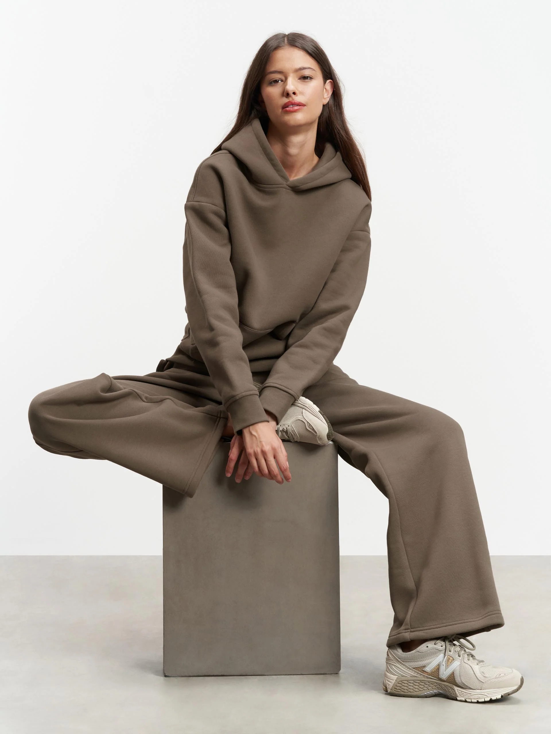 Womens Relaxed Straight Leg Jogger in Taupe - Image 2