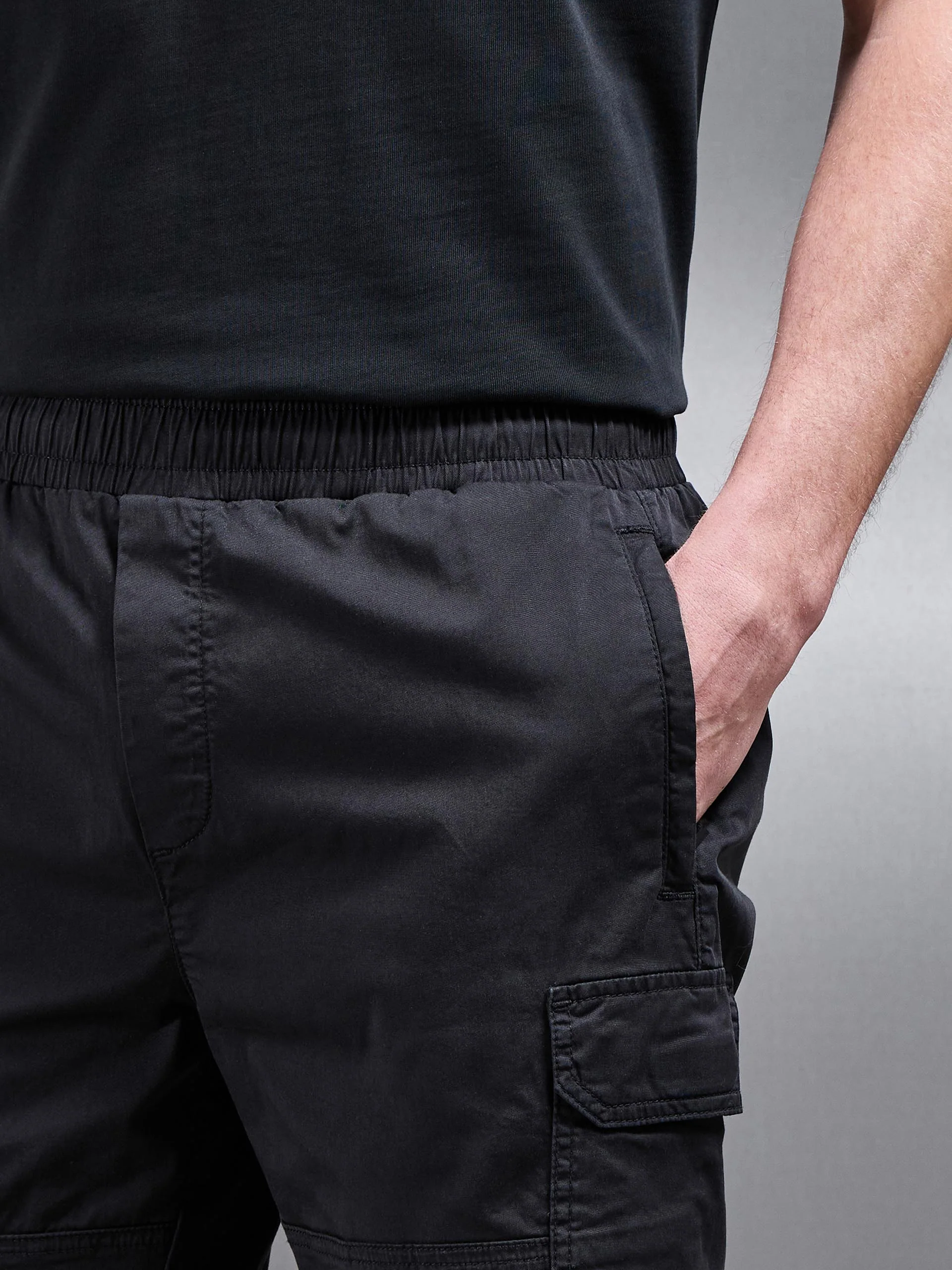 Worker Cotton Cargo Short in Black - Image 4